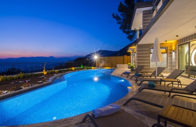 Very Private Villa for 6, Heated indoor Pool, Sauna & Turkish Bath
