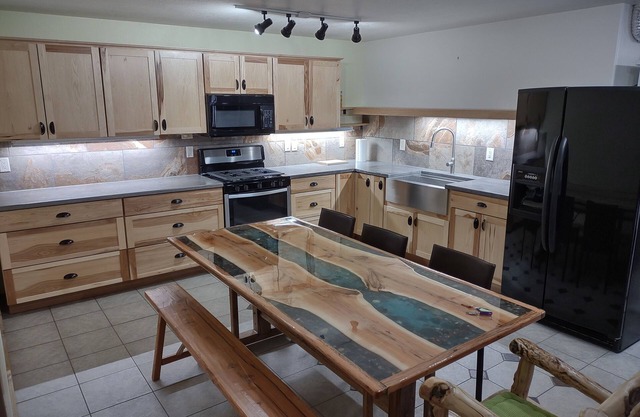Very quiet ground floor basement apartment in the country, big outdoor space,!