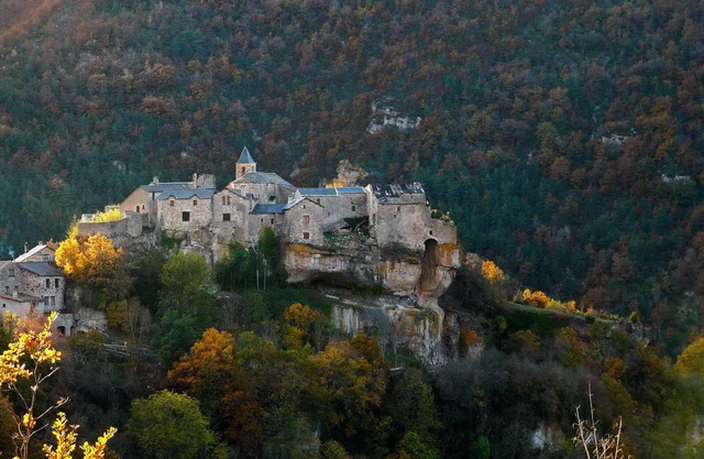 Very well equipped 3* Gîte in Cantobre with Valley views you'll never forget