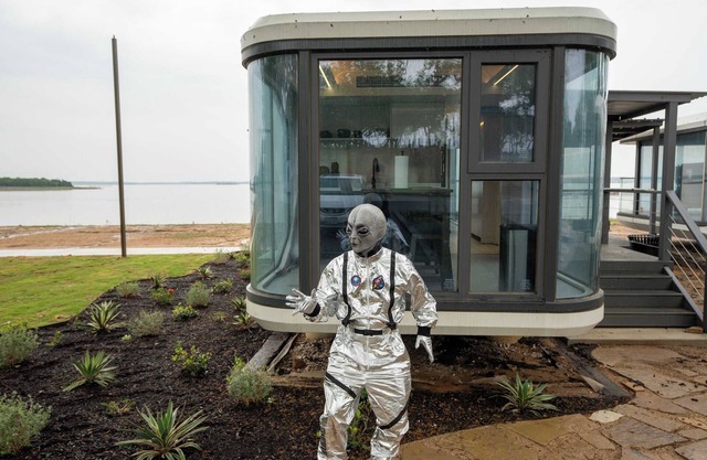 Vessel 10 - Elevated Vessel Experience | Waterfront Backyard Fast Internet