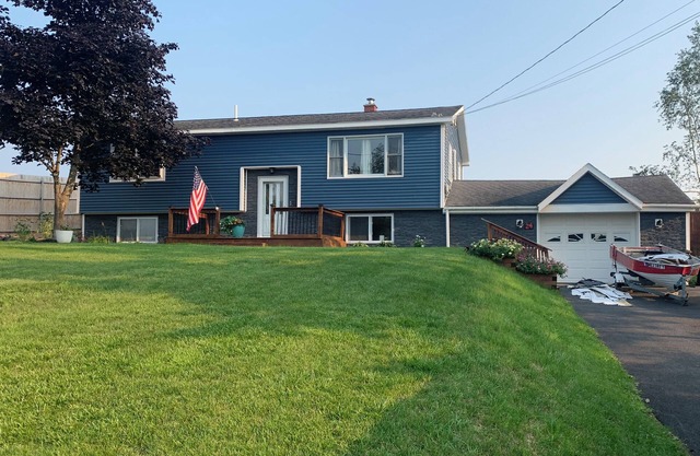 Veteran Owned, charming 4-bedroom house with WiFi, AC in lovely Presque Isle
