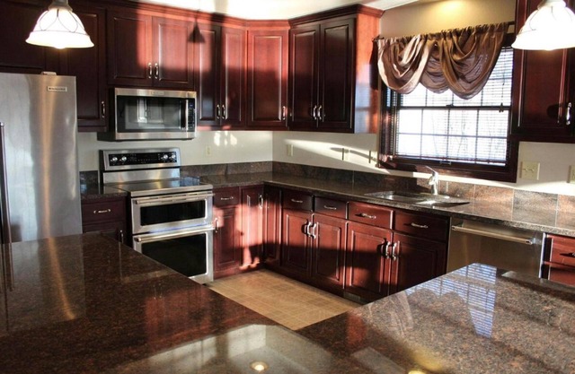 Veteran Owned Spacious 5-bedroom house with WiFi, AC in fabulous Waubay