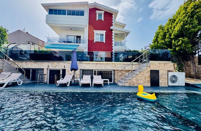 VİLLA KİNG With Heated Pool 6-bedroom and 4-bathroom Luxury Villa+suıt rooms