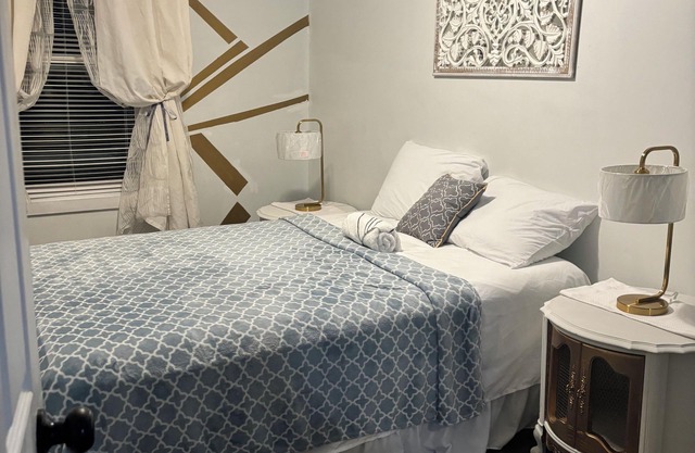 Vibrant & cozy Upper Unit Retreat
