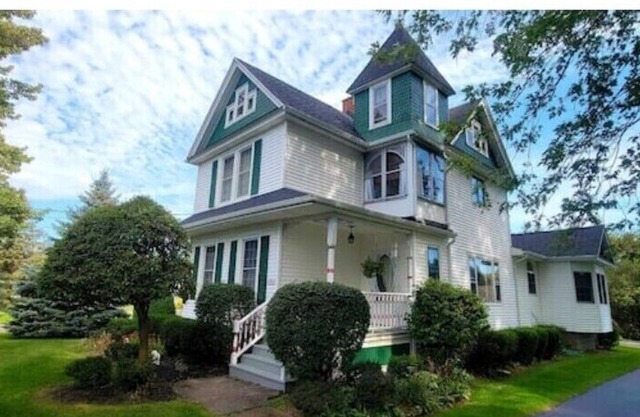 Victoria House luxurious country feel. Close to Buffalo Bills stadium.