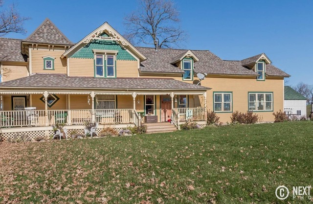 Victorian Farm House surrounded by 30 of Rolling farm & animals