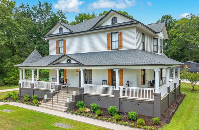 Victorian mini mansion family stays, elopements & more!