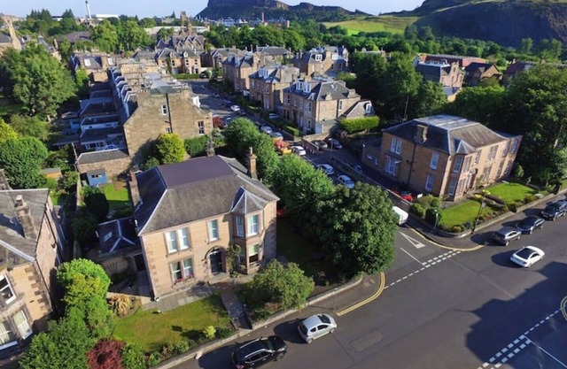 Victorian Villa Ard Na Said with free parking, 20 minute walk to royal mile