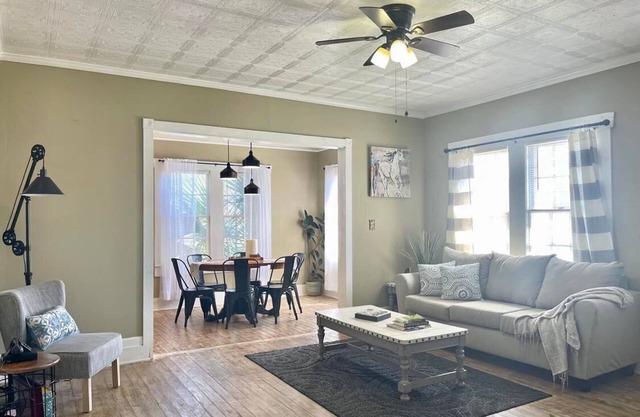 Vidalia Sweet Onion Home in Downtown Lyons, with King Bed-Travel Workers Welcome