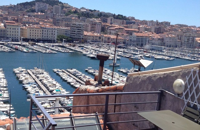 Vieux Port to Notre Dame de la Garde Triplex 70 m2 terrace