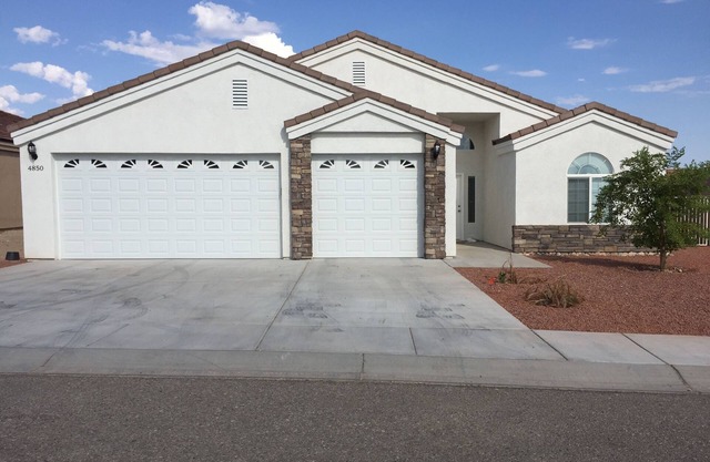 VIEW, NEWER HOME NEAR COLORADO RIVER, GOLF, SHOPPING, ATV TRAILS