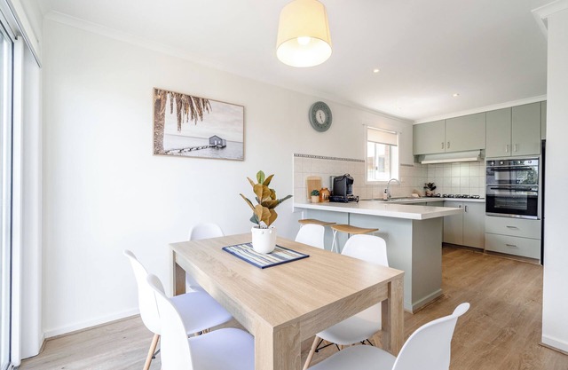 Views on the Avenue By Host on the Coast