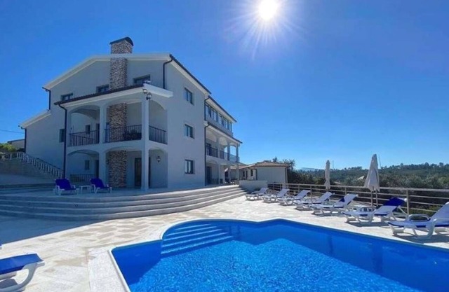 Vila Flor Luxury Villa Secarias, Nr Arganil, with stunning infinity Pool