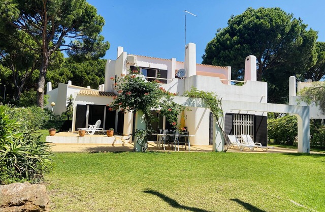 Vilamoura Ténis -casa com Jardim Privado Dentro do Condominio com 6 Piscinas