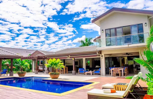 Villa 108 - 4BR Private Villa - Private Pool - 5min to Airport