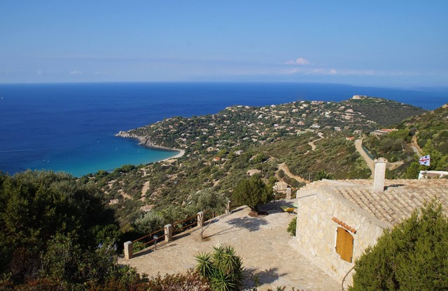 Villa 2 appartments ,1 or 2 families, with panoramic sea view & sunset