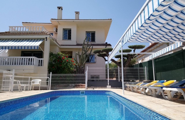 VILLA 200 MTS FROM THE SANDY BEACH + 5 BEDROOMS (WITH AIR C.) + PRIVATE POOL