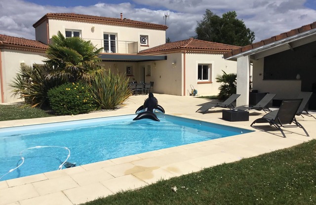 Villa 290 m2 air-conditioned, swimming pool pétanque 12 min from Toulouse