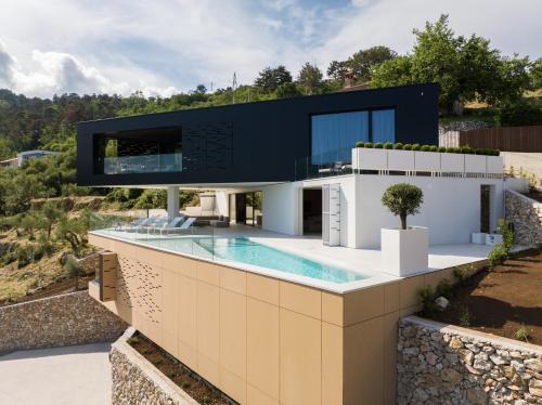 Villa 3,0 near Opatija for 8 people with indoor and outdoor pool & wellness