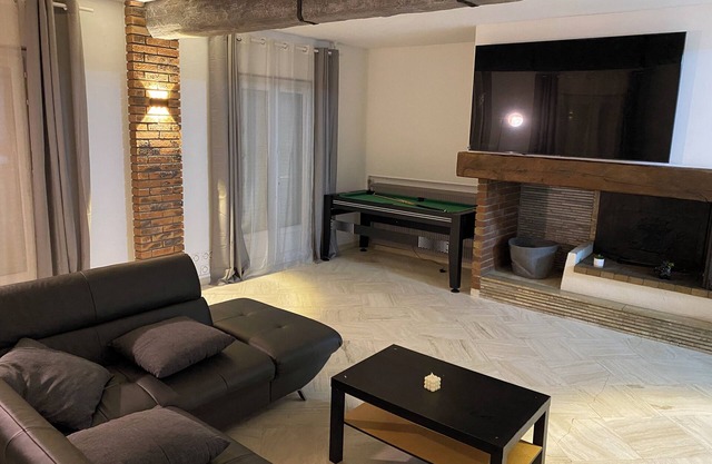 Villa 30 minutes from Paris with heated indoor pool
