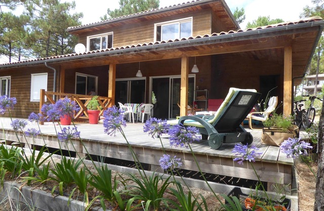 VILLA 300m FROM THE OCEAN, CLOSE TO MAUBUISSON LAKE, FACING THE FOREST