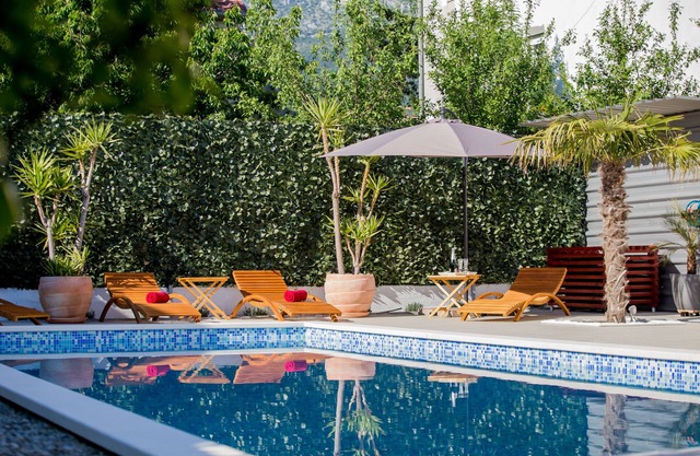 Villa 4 Bedrooms Private heated Pool 100m From The Sea