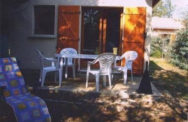Villa 4 p family or lovers Quiet area/garden/parking fenced/Sea 950