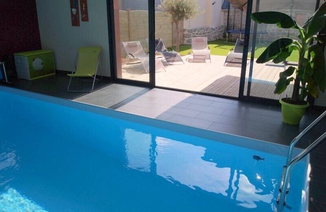 VILLA 4* PRIVATE SWIMMING POOL-100m SEA-Enclosed GARDEN-BIKES-TRAMPOLINE- KAYAKS