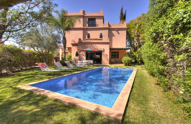 Villa 5 chambres, jardin, piscine privée/Villa 5 rooms, garden and private pool