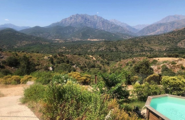 Villa 6 persons, swimming pool, air-conditioned, ideally located, between sea and mountain