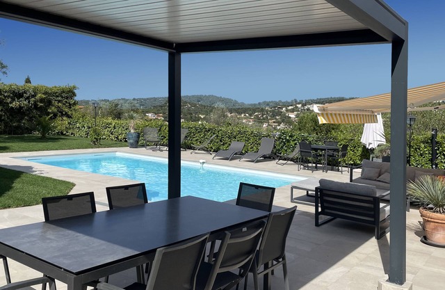 Villa 8 pers, garden, swimming pool, magnificent view, calm,