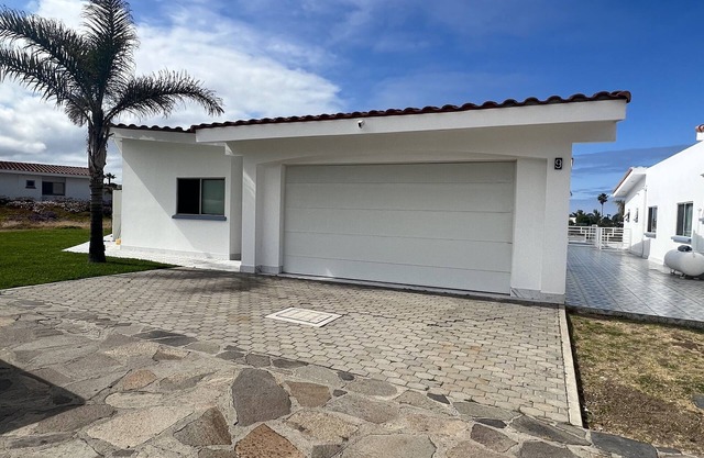 Villa #9. Beautiful full house, totally equipped, close to the sea.