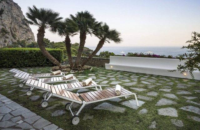 Villa Afrodite with Jacuzzi, Sea view, Parking, Near the Beach