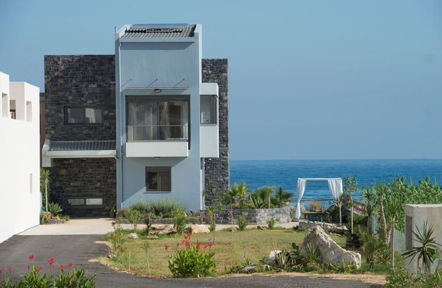 Villa al Mare. By the beach with private sunbeds and sunshades!