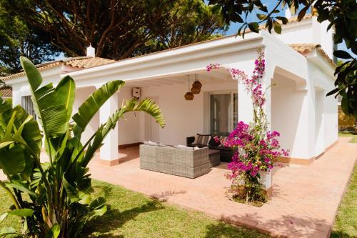 Villa Alemania Chalet Independiente con Piscina en Urbanización Roche Conil Cádiz Andalucía España