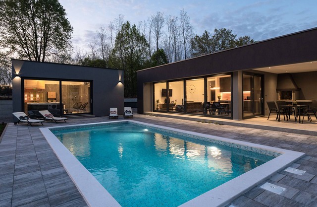 Villa Alison Deluxe for 4 + 2 near Labin - Rabac with heated pool & spa