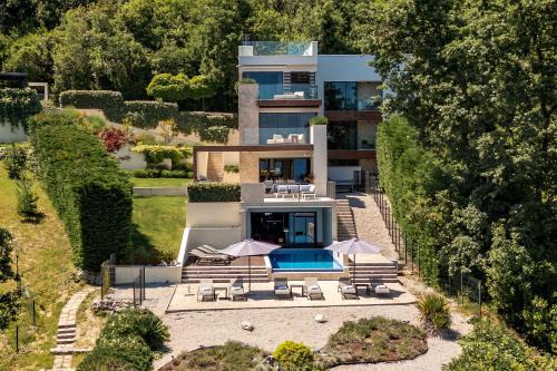 Villa AltaVista - Seaview & Relax with Heated Pool & MiniGolf