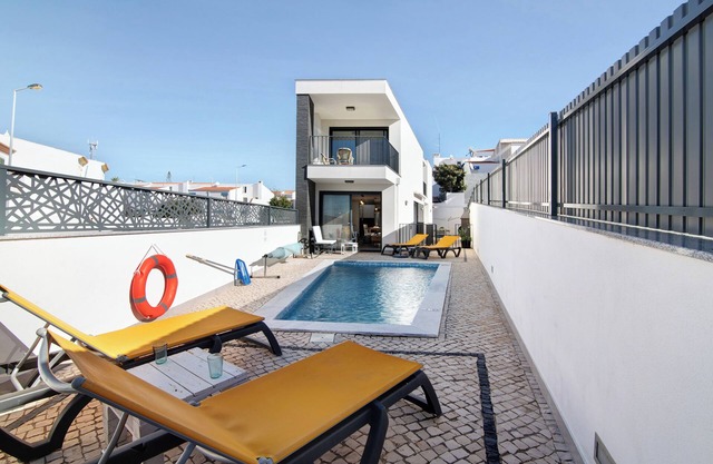 Villa "Alto da Colina 2" with Sea View, Private Pool & Wi-Fi