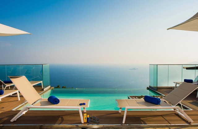 Villa Amanda with pool, solarium and jacuzzi