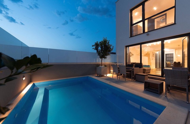 Villa Ampla with heated wellness pool – 5 min from Sea and Poreč
