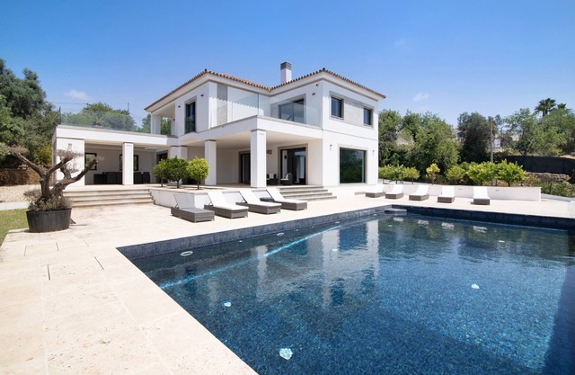 Villa 'Areeiro' with Private Pool, Wi-Fi and Air Conditioning