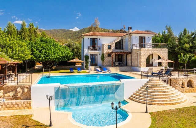 Villa Ariadne - Four Bedroom Villa, Sleeps 10