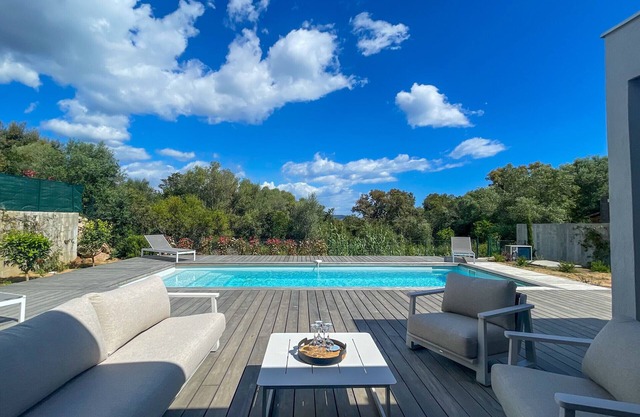 Villa ARINELLA VILLATA Heated swimming pool. Walking distance from Saint Cyprien to Pinarello