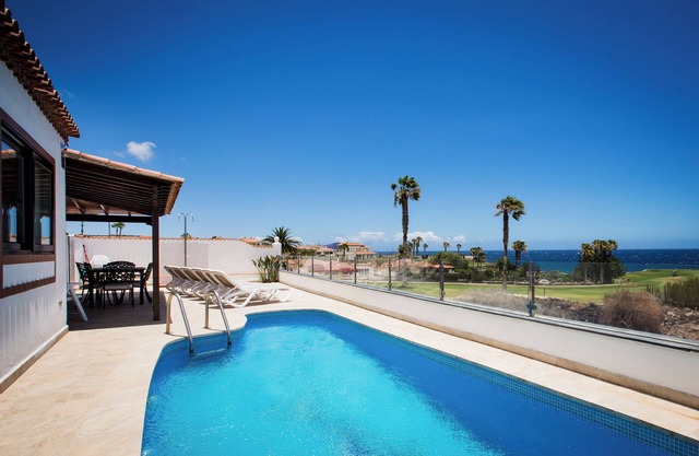 "Villa Atlantico" Near the Beach with Private Pool, Wi-Fi, A/C, Terrace & Garden