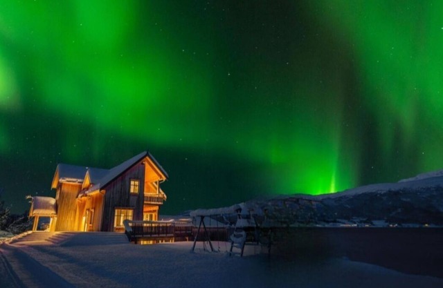 Villa Aurora Nestun with outdoor sauna and amazing views!