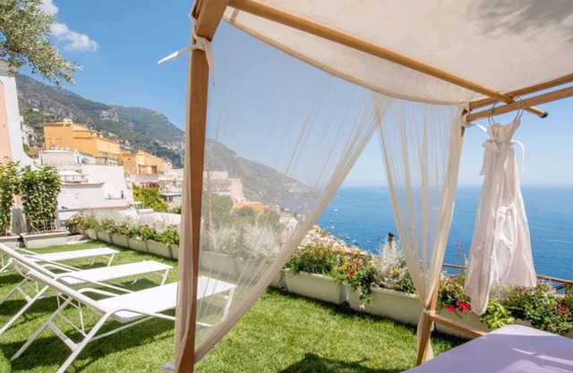 Villa Azzurra, Villa in Positano with Jacuzzi views, 1km from beach