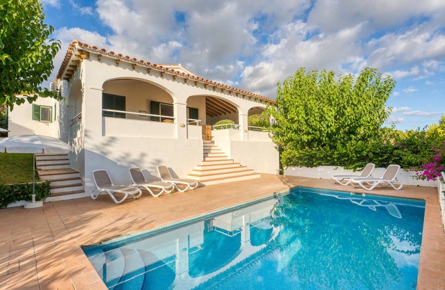 Villa Beatriz with Sea View, Wi-Fi, Garden, Terrace & Pool; Parking Available