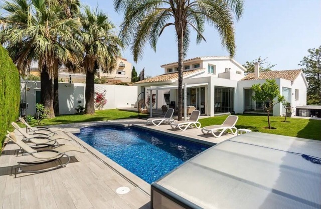 Villa Benalmadena with sauna and heated pool.