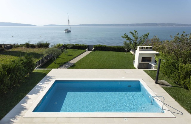 Villa Blue Bay -1m to the sea, HEATED POOL with private entrance to small beach