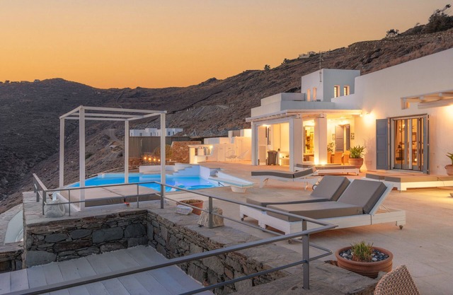 Villa 'Blueros Luxury' with Sea View, Wi-Fi and Air Conditioning